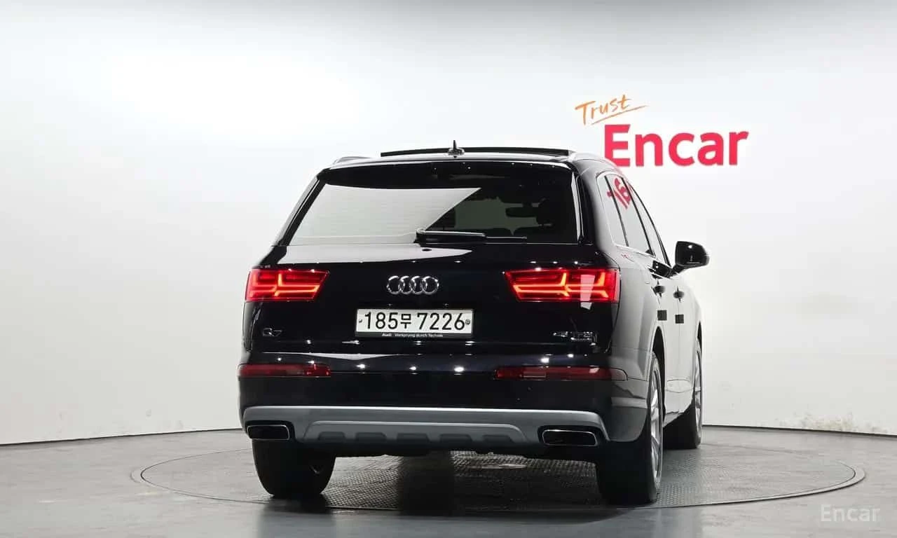 Audi Q7 * 45 TFSI Quattro * CARFAX * ЦЕНА ДО БГ, снимка 4 - Автомобили и джипове - 55556285