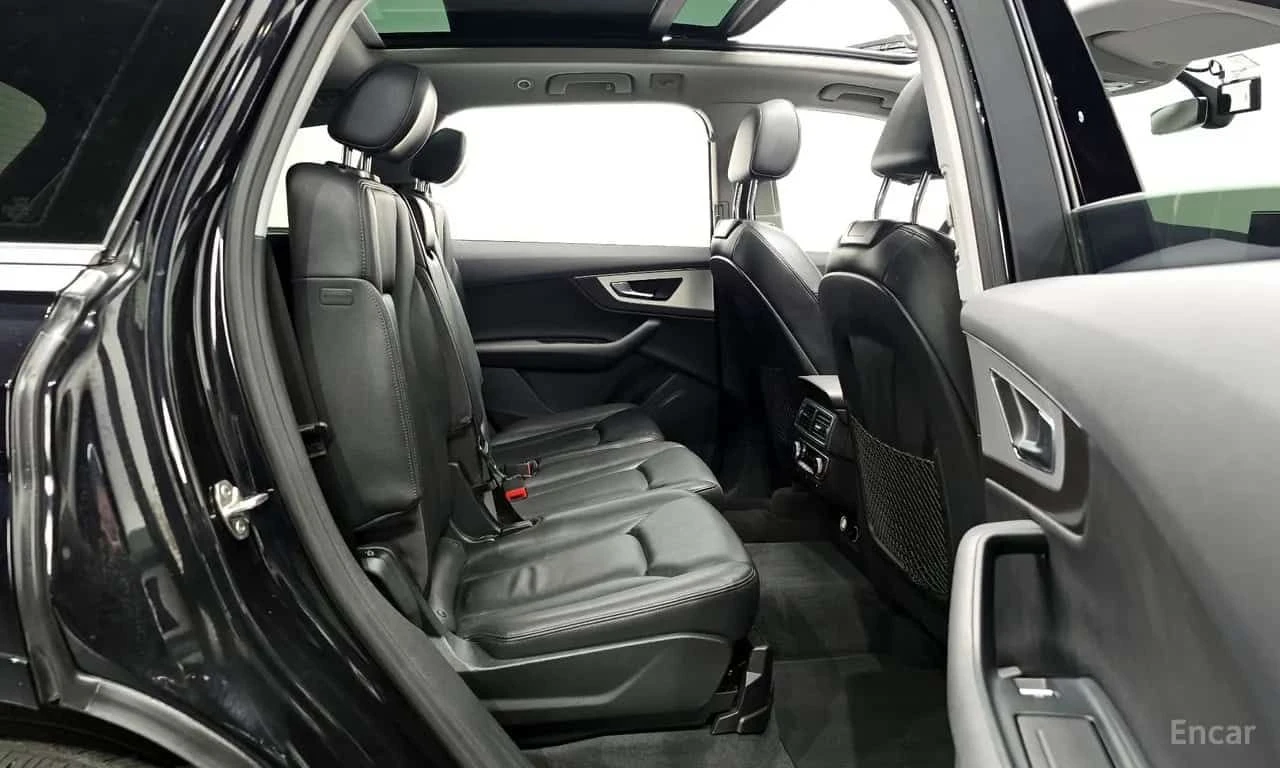 Audi Q7 * 45 TFSI Quattro * CARFAX * ЦЕНА ДО БГ, снимка 17 - Автомобили и джипове - 55556285