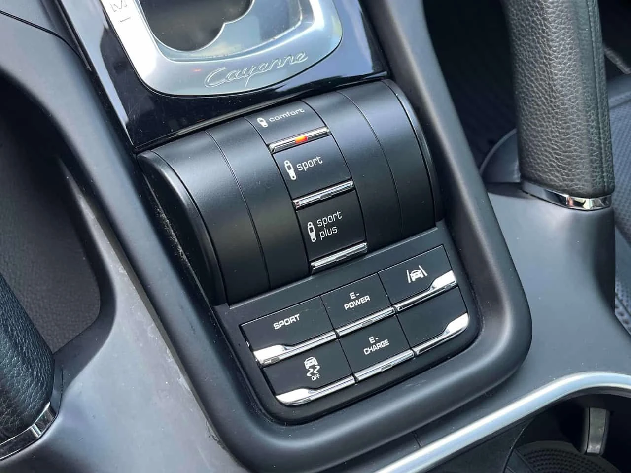 Porsche Cayenne S E Hybrid  CARFAX, снимка 10 - Автомобили и джипове - 55574067