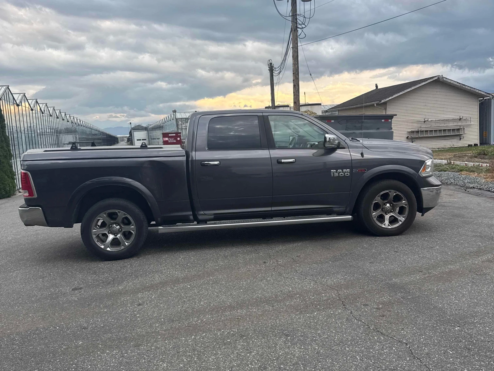 Dodge RAM 1500 * Laramie * АВТОКРЕДИТ БЕЗ ПЪРВОНАЧАЛНА ВНОСКА* , снимка 3 - Автомобили и джипове - 55925162