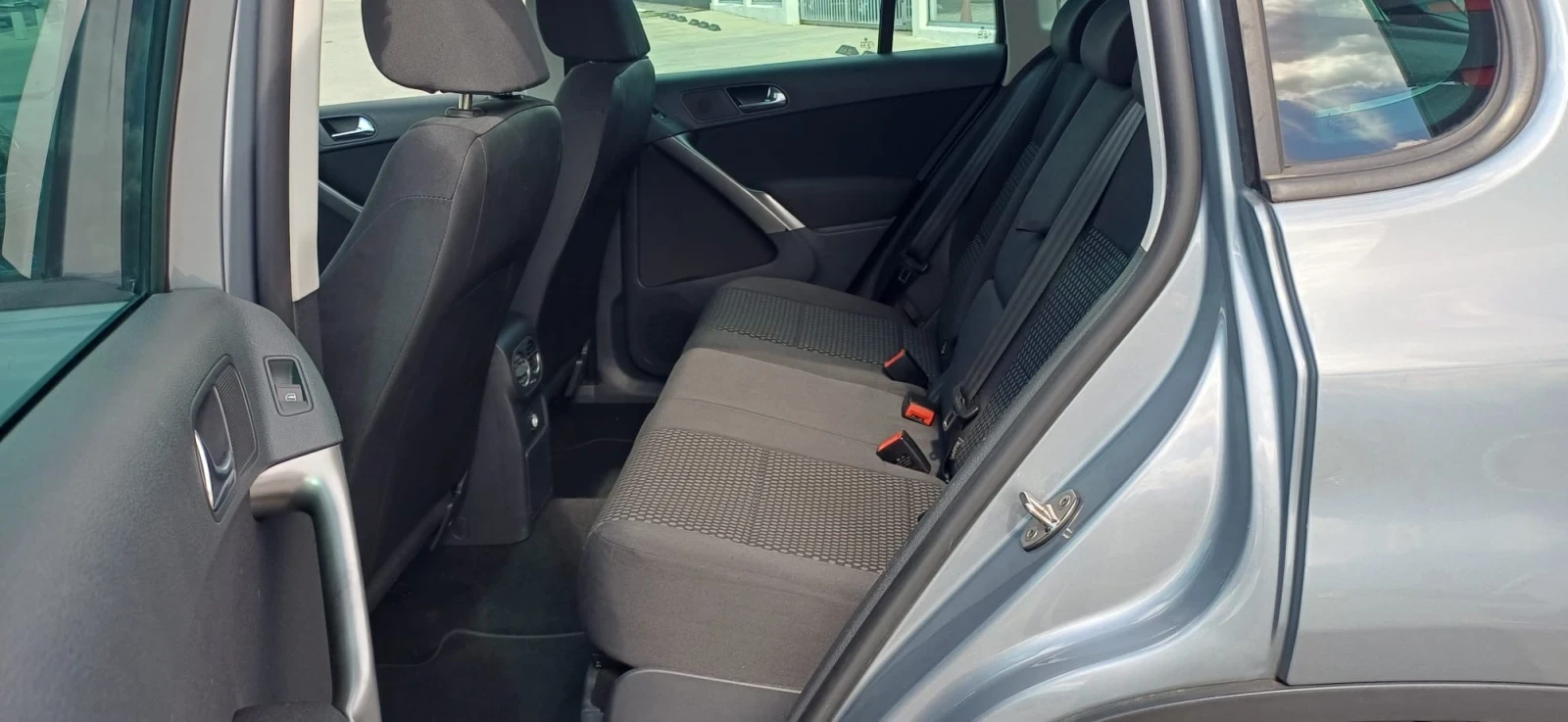 VW Tiguan 2.0 TDI-4x4, снимка 7 - Автомобили и джипове - 56197933