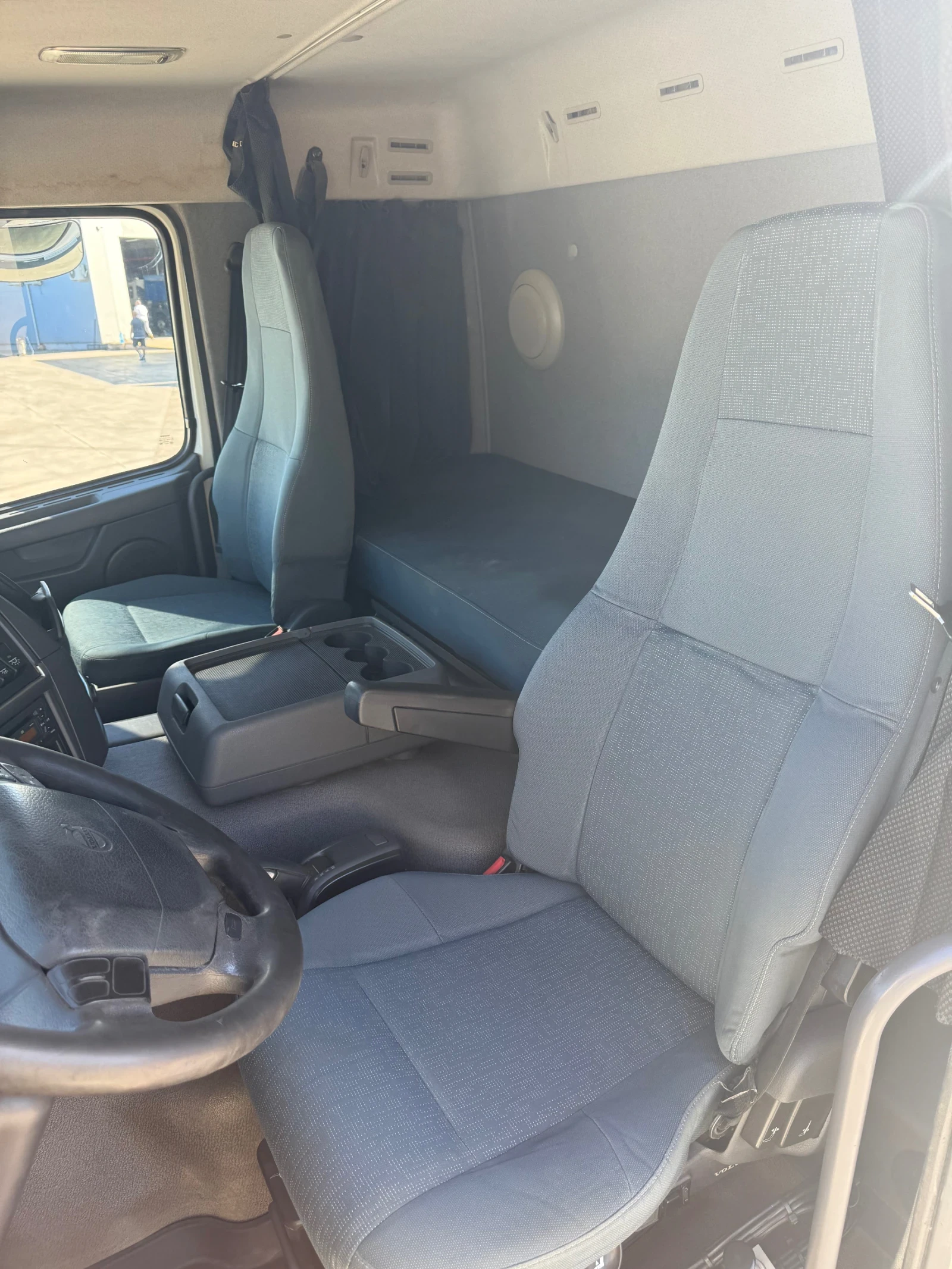 Volvo Fm 460* 8x4* спална кабина* двустранен* перфектен, снимка 15 - Камиони - 54117991