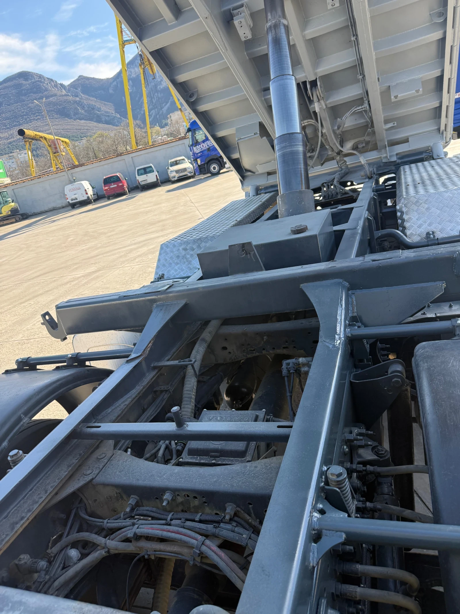 Volvo Fm 460* 8x4* спална кабина* двустранен* перфектен, снимка 9 - Камиони - 54117991