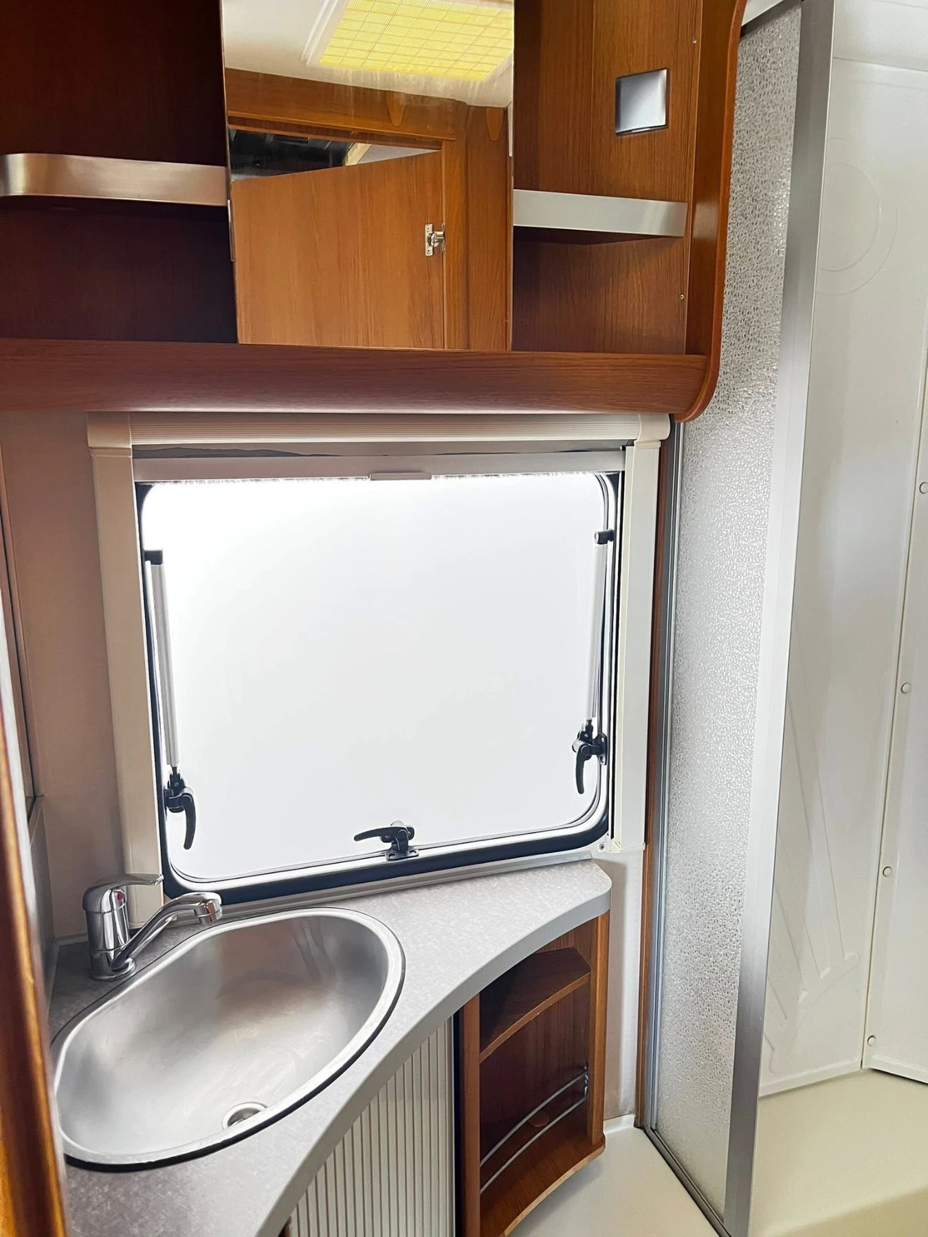 Каравана Fendt DIAMOND , снимка 11 - Каравани и кемпери - 54271605