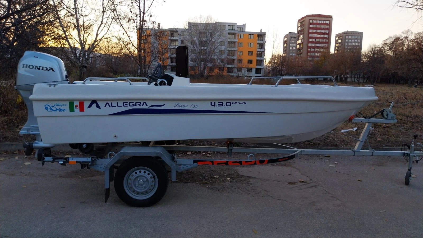 Лодка Собствено производство Allegra Open 430 - изображение 7