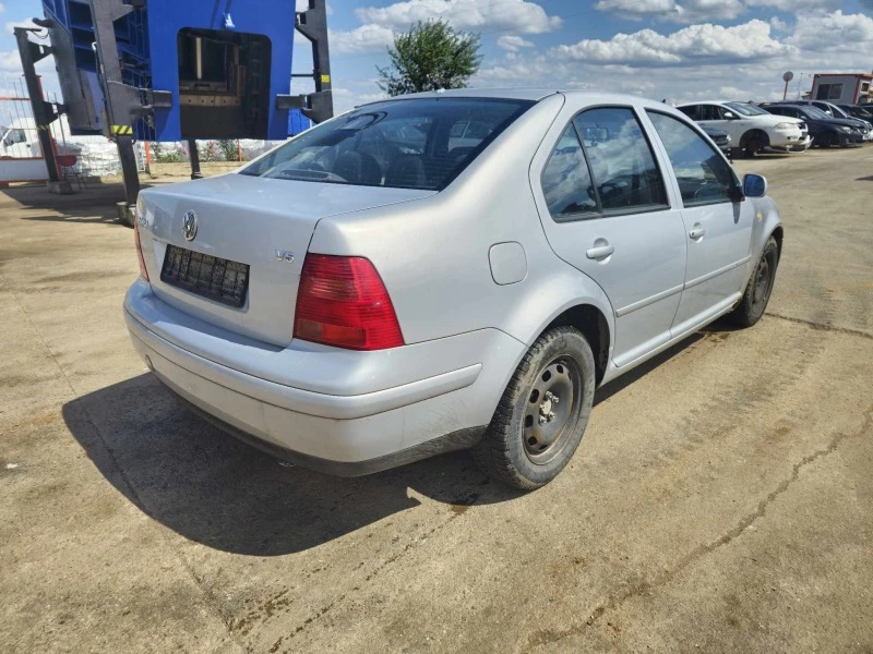 VW Bora 2.3, снимка 4 - Автомобили и джипове - 41395855