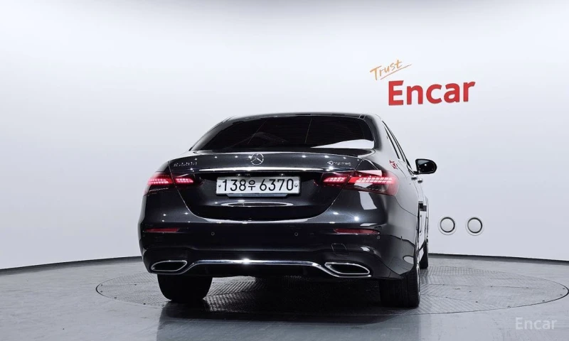 Mercedes-Benz E 220, снимка 4 - Автомобили и джипове - 53164053