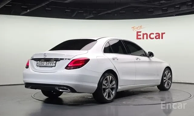 Mercedes-Benz C 220 D * AVANTGARDE * KEYLESS * FACELIFT * 2 КЛЮЧА * , снимка 3 - Автомобили и джипове - 55889179