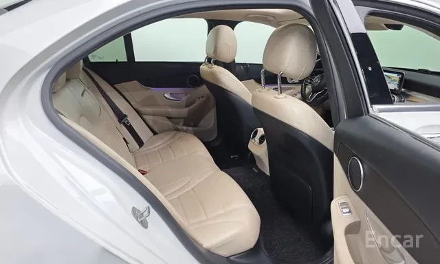 Mercedes-Benz C 220 D * AVANTGARDE * KEYLESS * FACELIFT * 2 КЛЮЧА * , снимка 11 - Автомобили и джипове - 55889179