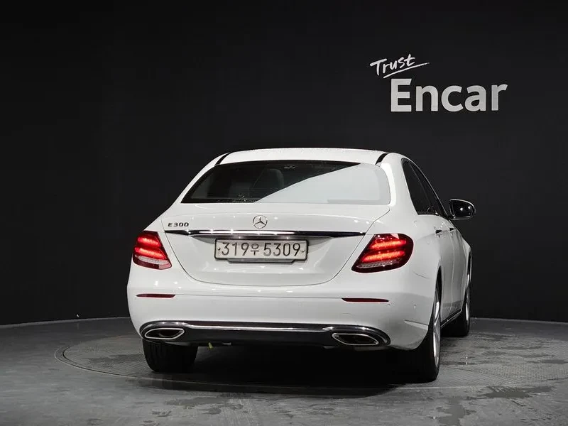 Mercedes-Benz E 200 Avantgarde, снимка 4 - Автомобили и джипове - 56018161