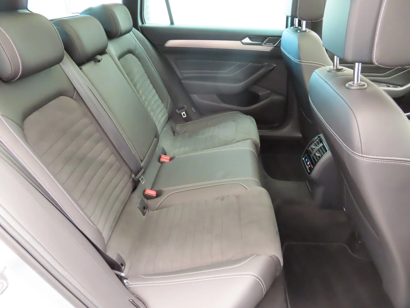 VW Passat Elegance 2.0 TDI SCR DSG - изображение 10