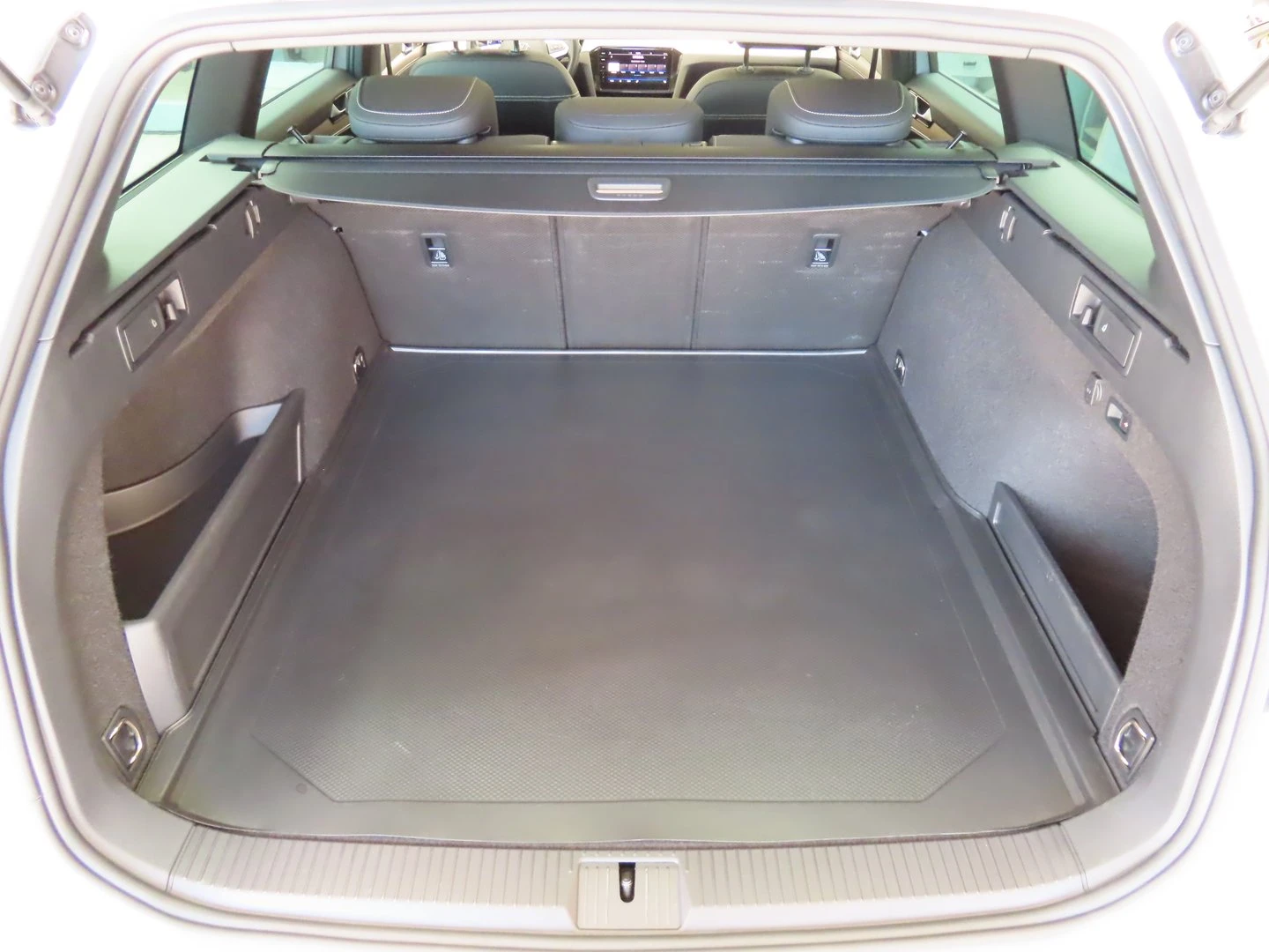 VW Passat Elegance 2.0 TDI SCR DSG - изображение 4