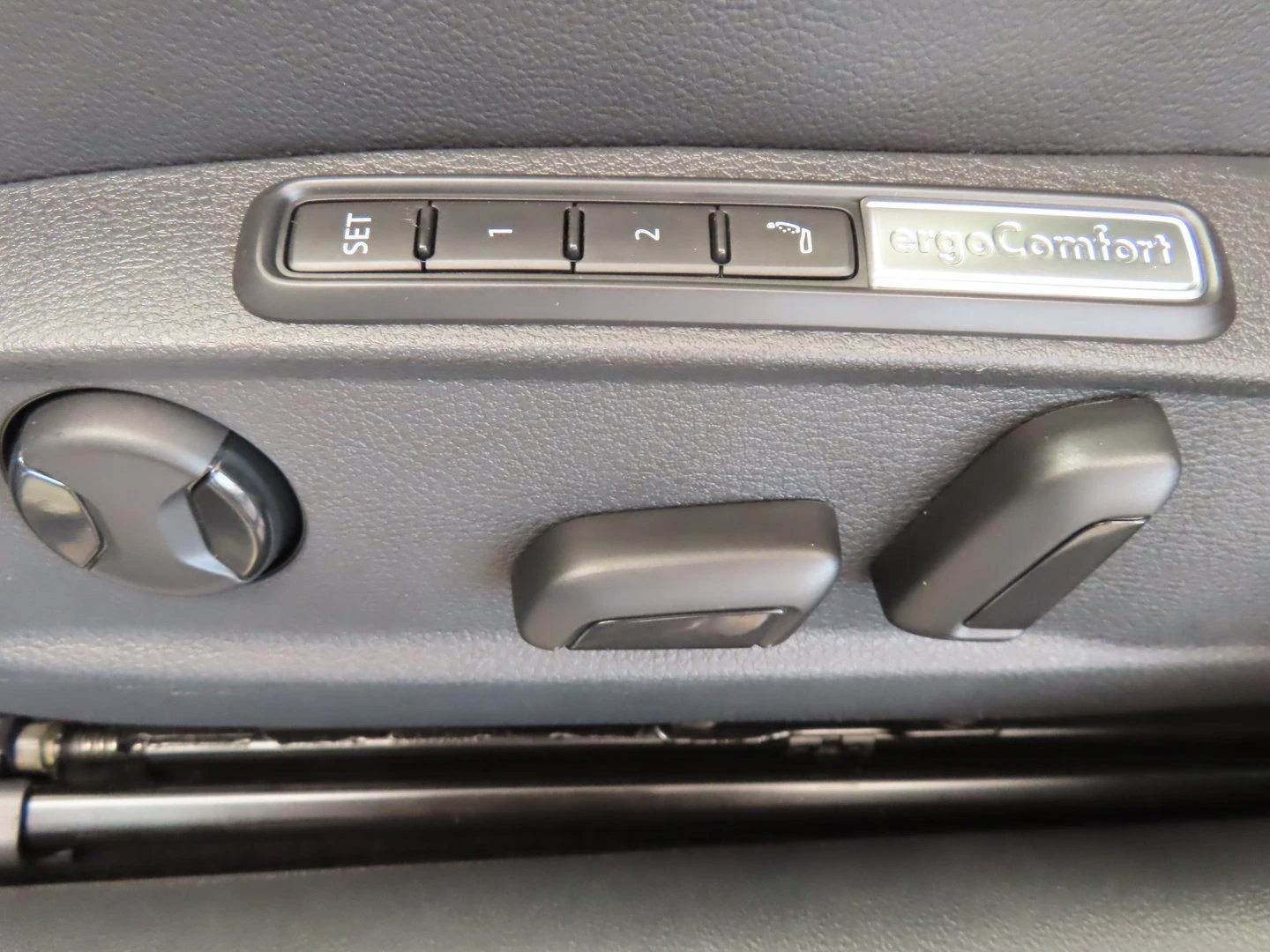 VW Passat Elegance 2.0 TDI SCR DSG - изображение 8