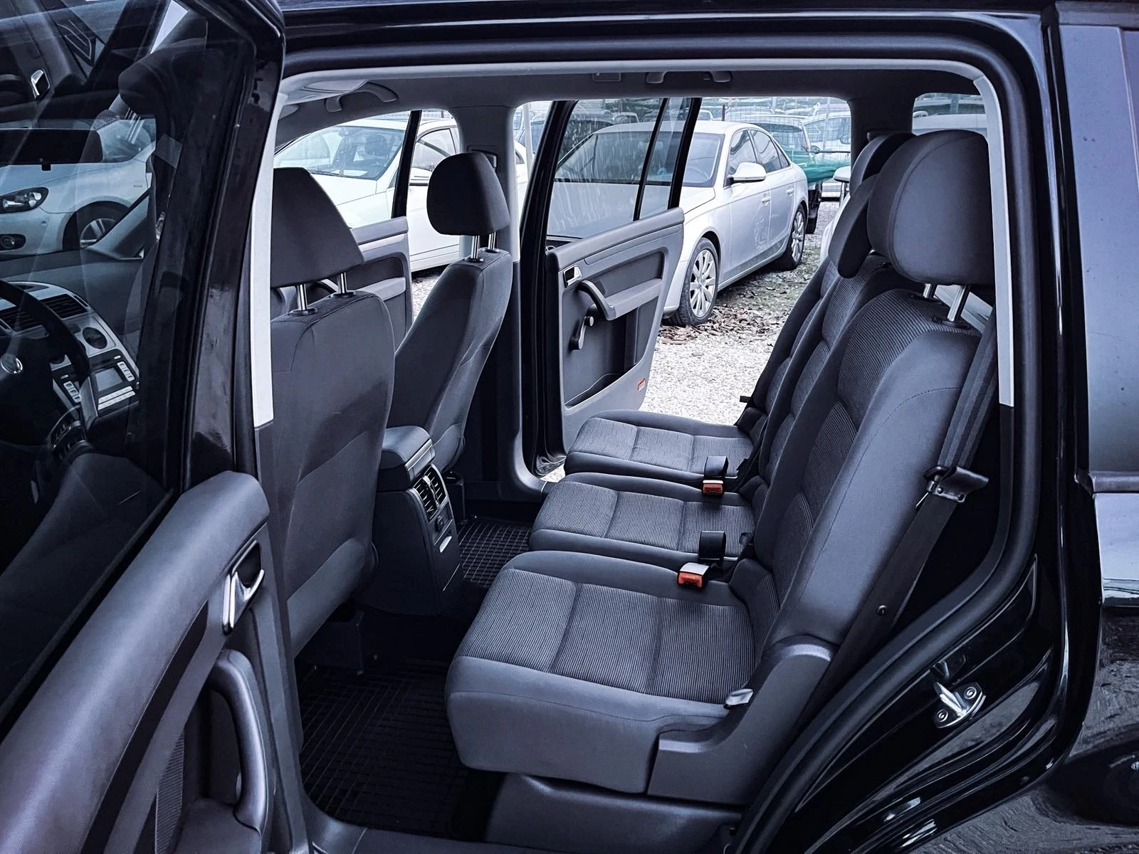 VW Touran 1.9 TDI 6  | Mobile.bg   13