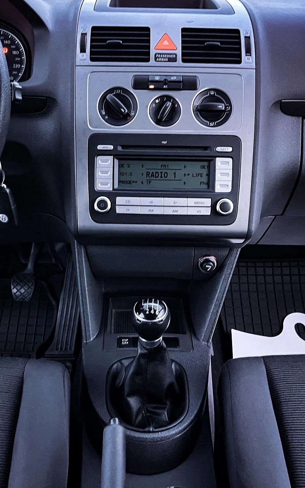 VW Touran 1.9 TDI 6 Ск - изображение 10