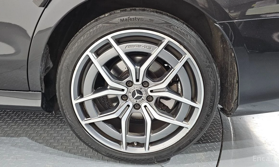 Mercedes-Benz E 220  - изображение 5