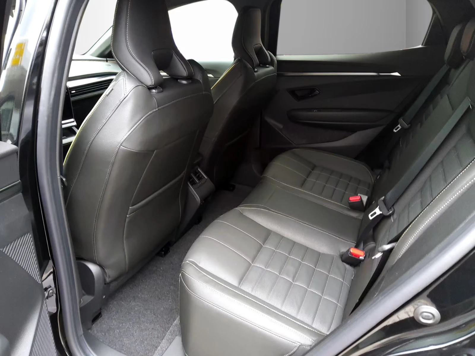 Renault Megane E-TECH/218HP/EV60/ICONIC/MASSAGE/360/LED/892g - изображение 10