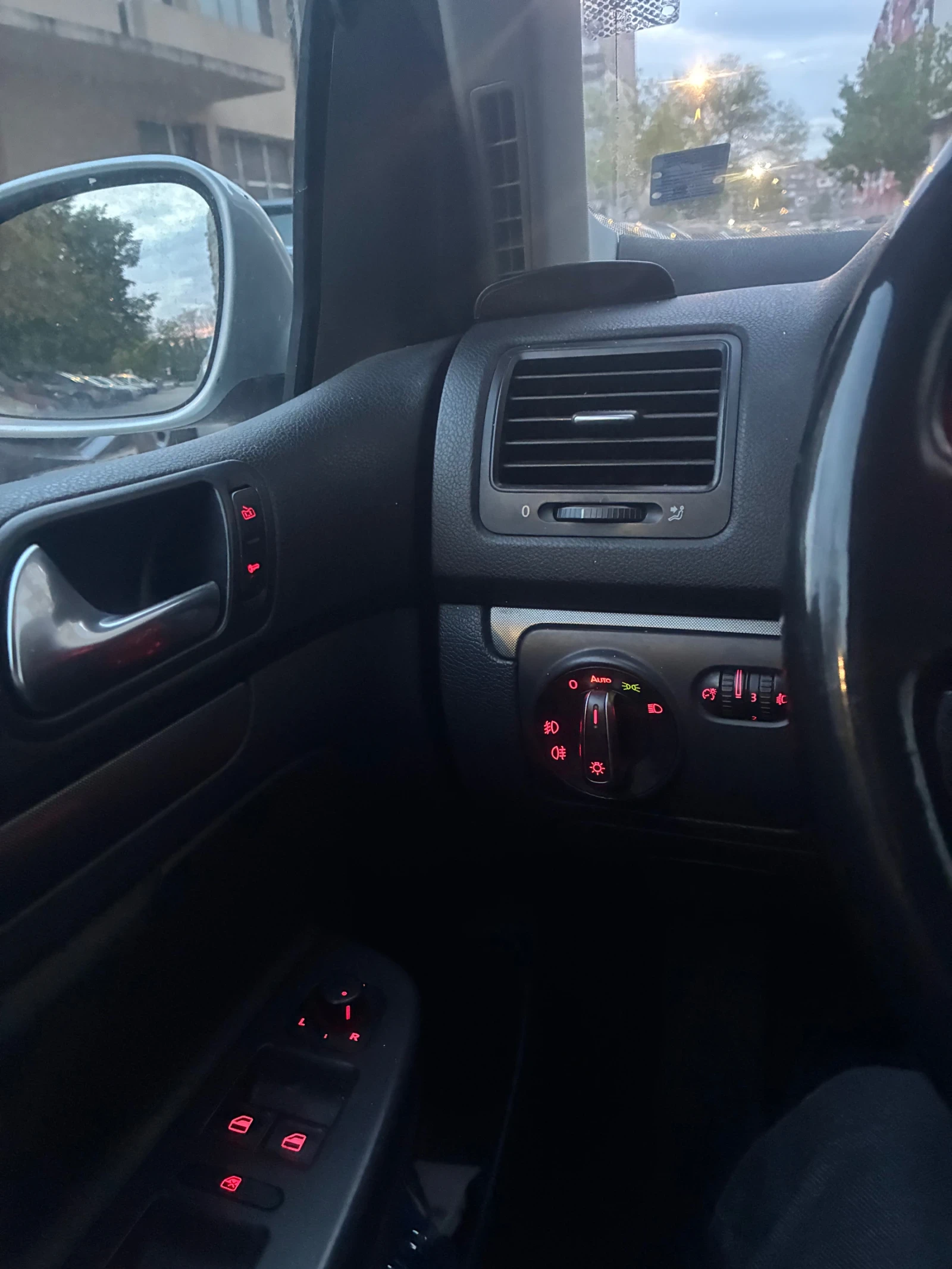 VW Golf, снимка 4 - Автомобили и джипове - 54477657
