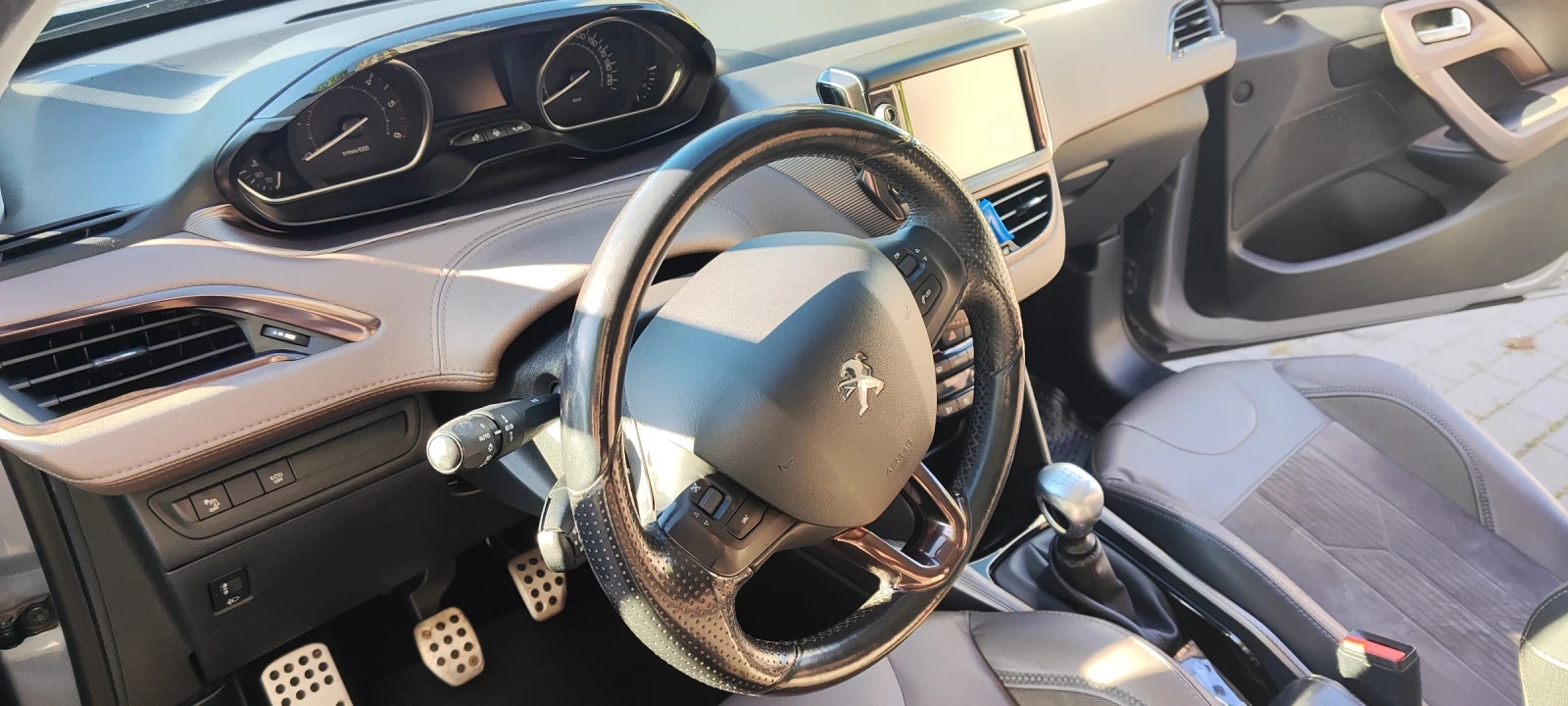 Peugeot 2008 ALLURE, снимка 11 - Автомобили и джипове - 54555551