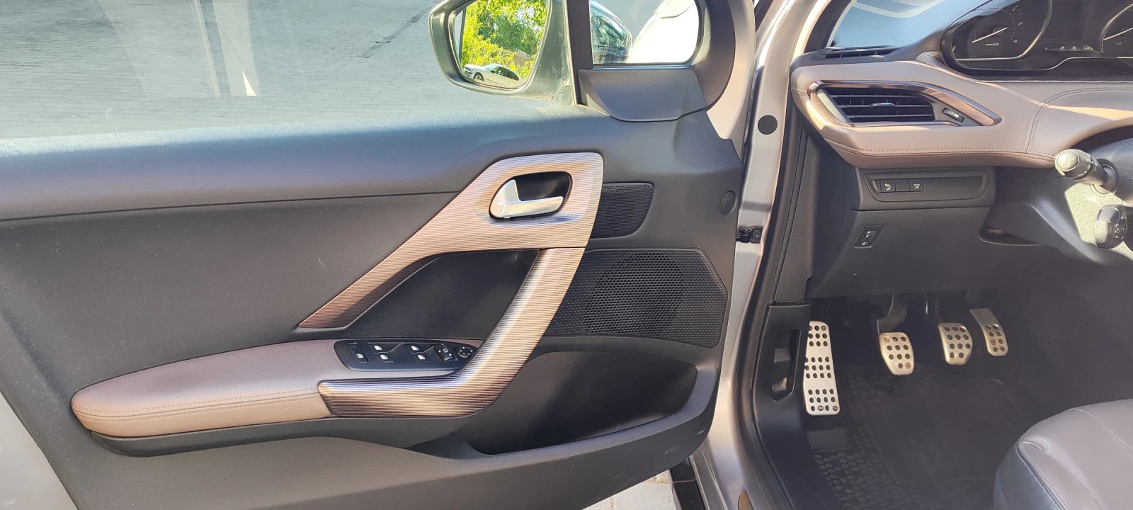 Peugeot 2008 ALLURE, снимка 8 - Автомобили и джипове - 54555551
