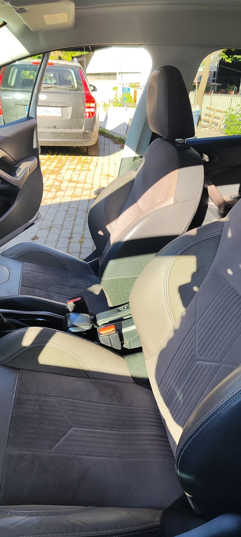 Peugeot 2008 ALLURE, снимка 13 - Автомобили и джипове - 54555551