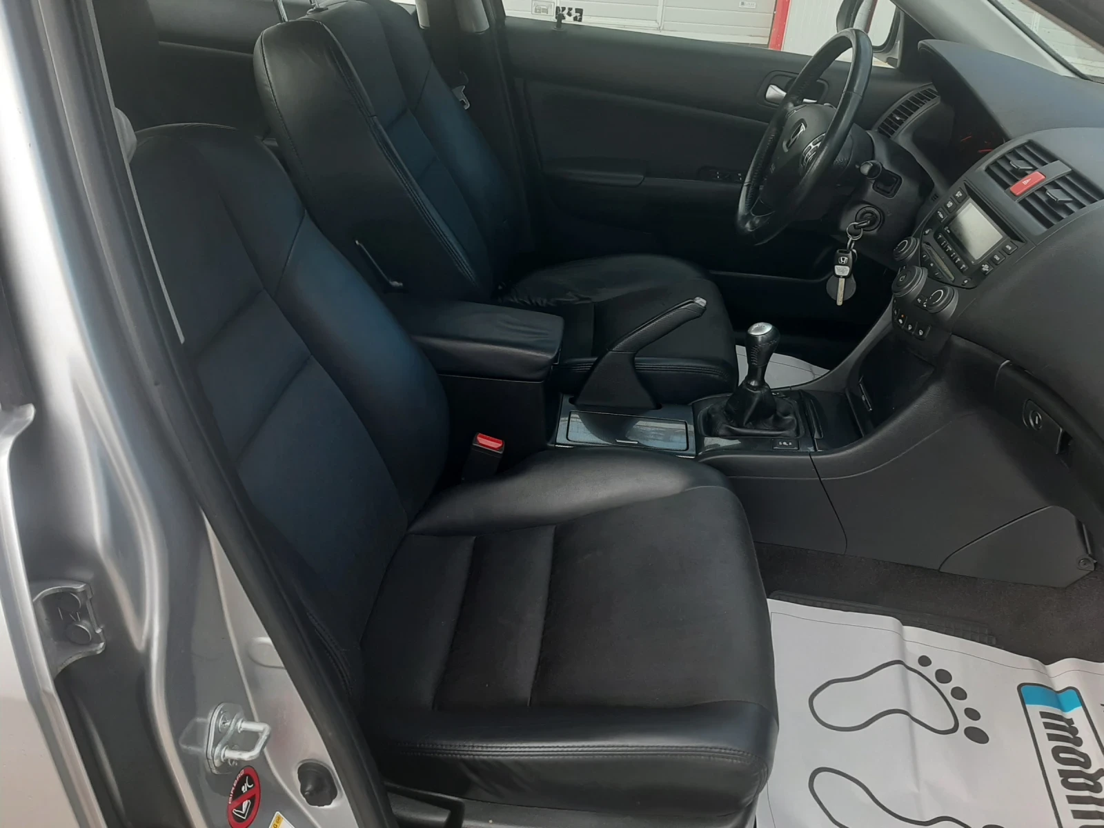 Honda Accord 2.0i 155кс , снимка 11 - Автомобили и джипове - 54962972