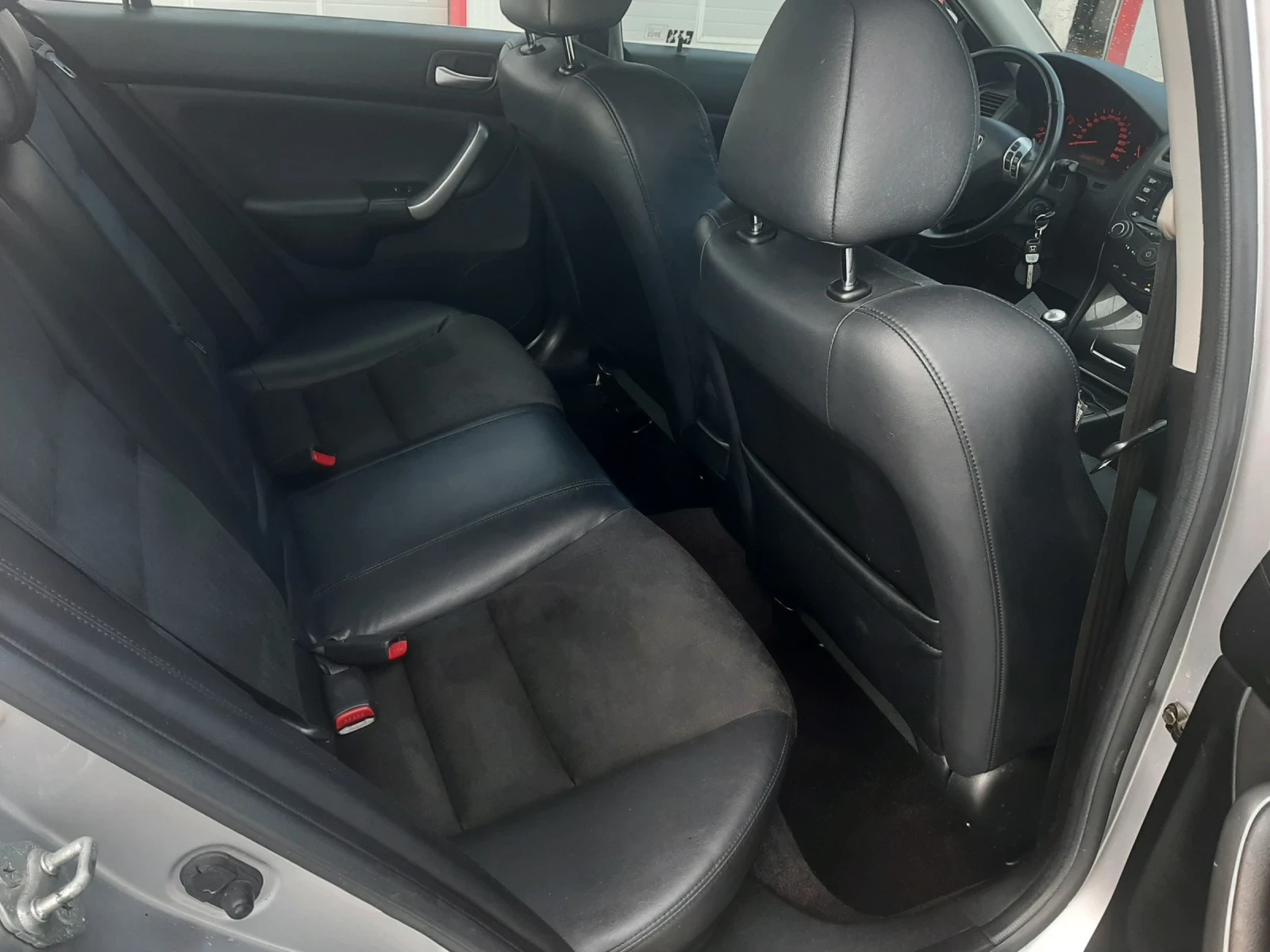 Honda Accord 2.0i 155кс , снимка 12 - Автомобили и джипове - 54962972