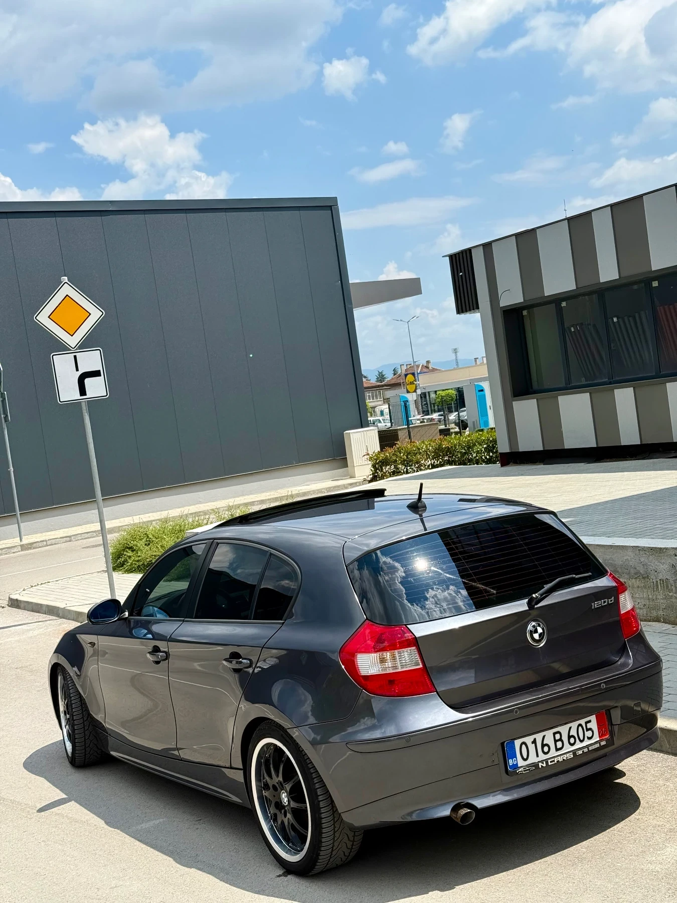 BMW 120 163hp * автоматик* * сер. история* * нави* , снимка 4 - Автомобили и джипове - 54999936