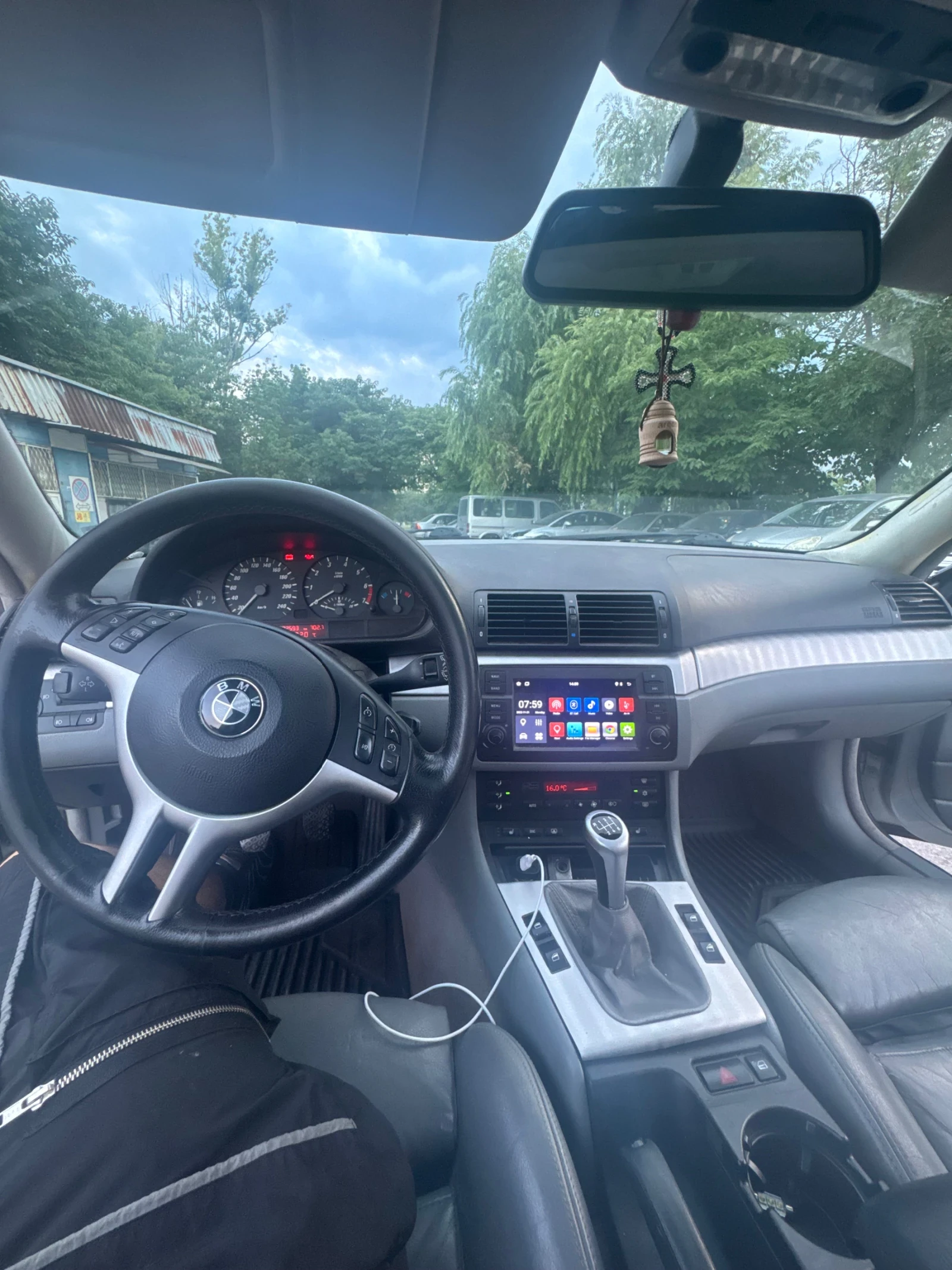 BMW 320, снимка 15 - Автомобили и джипове - 55355978