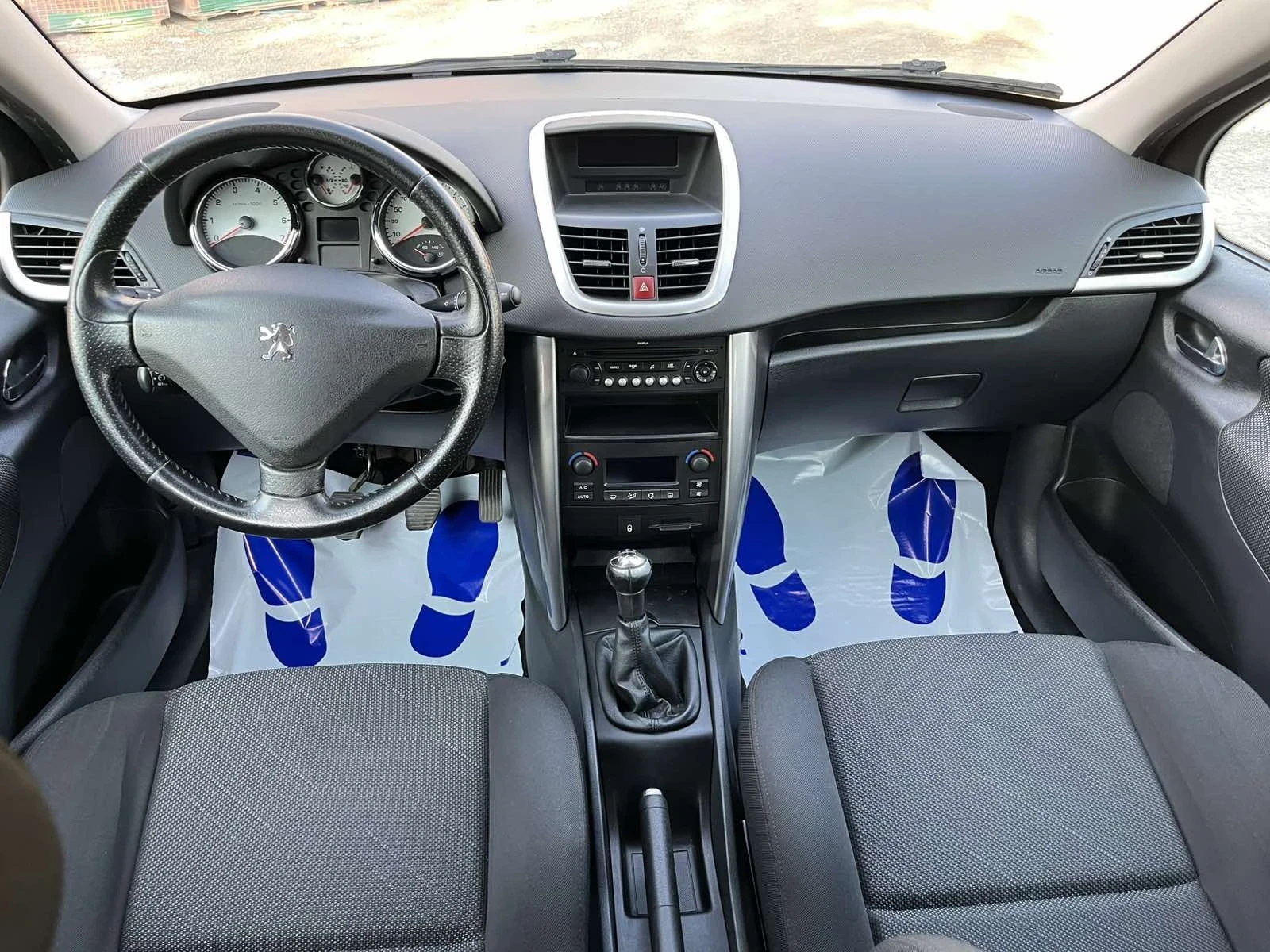 Peugeot 207 1.4 i, снимка 13 - Автомобили и джипове - 55381945