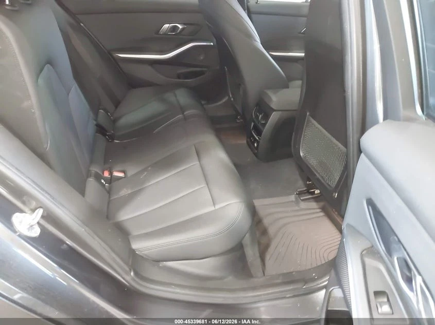BMW 330 XDRIVE* MSPORT* ПОДГРЕВ* КАМЕРА* SUNROOF* , снимка 11 - Автомобили и джипове - 55504568