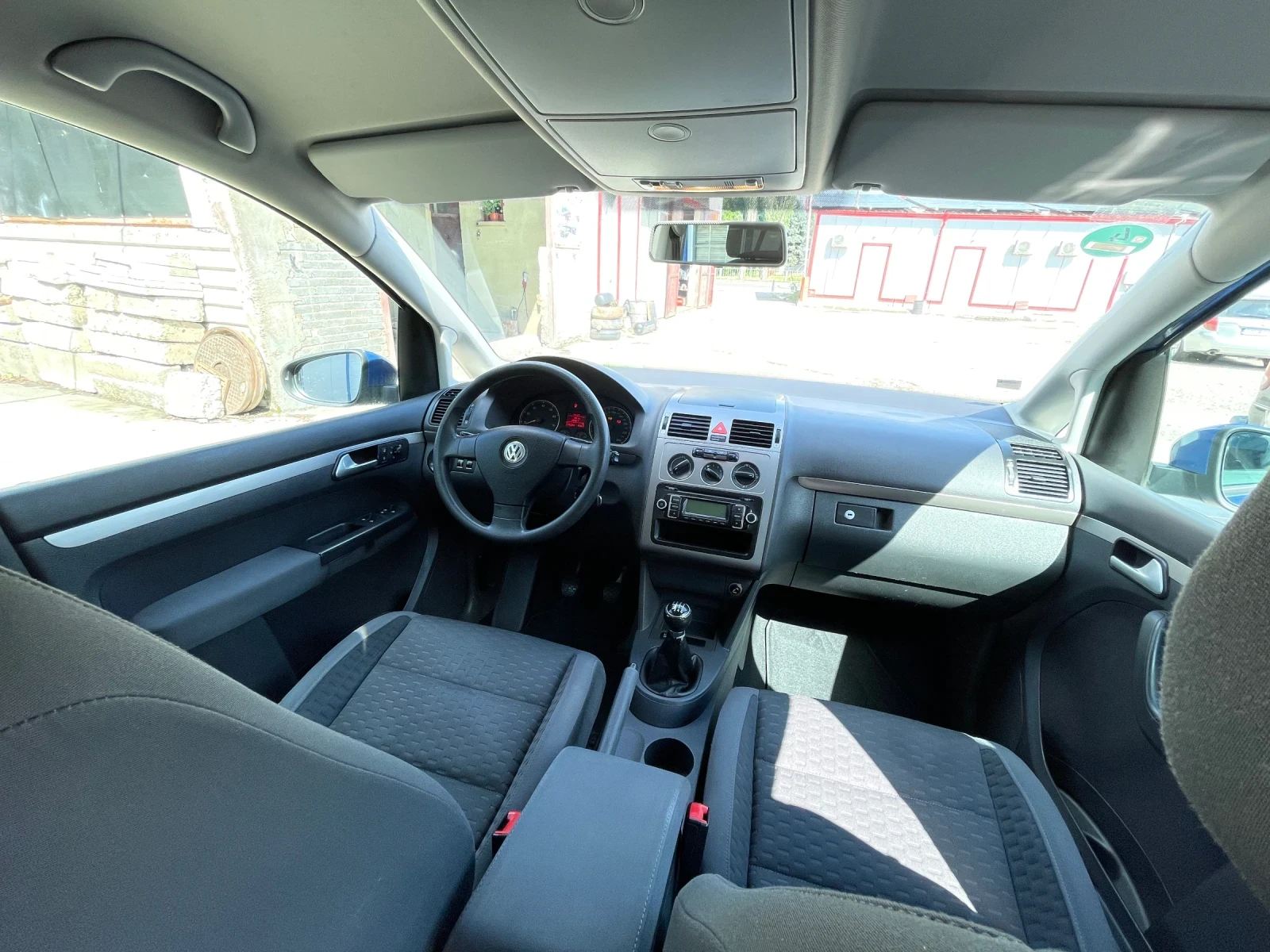 VW Touran 1.4 tsi 140кс, снимка 11 - Автомобили и джипове - 55941953
