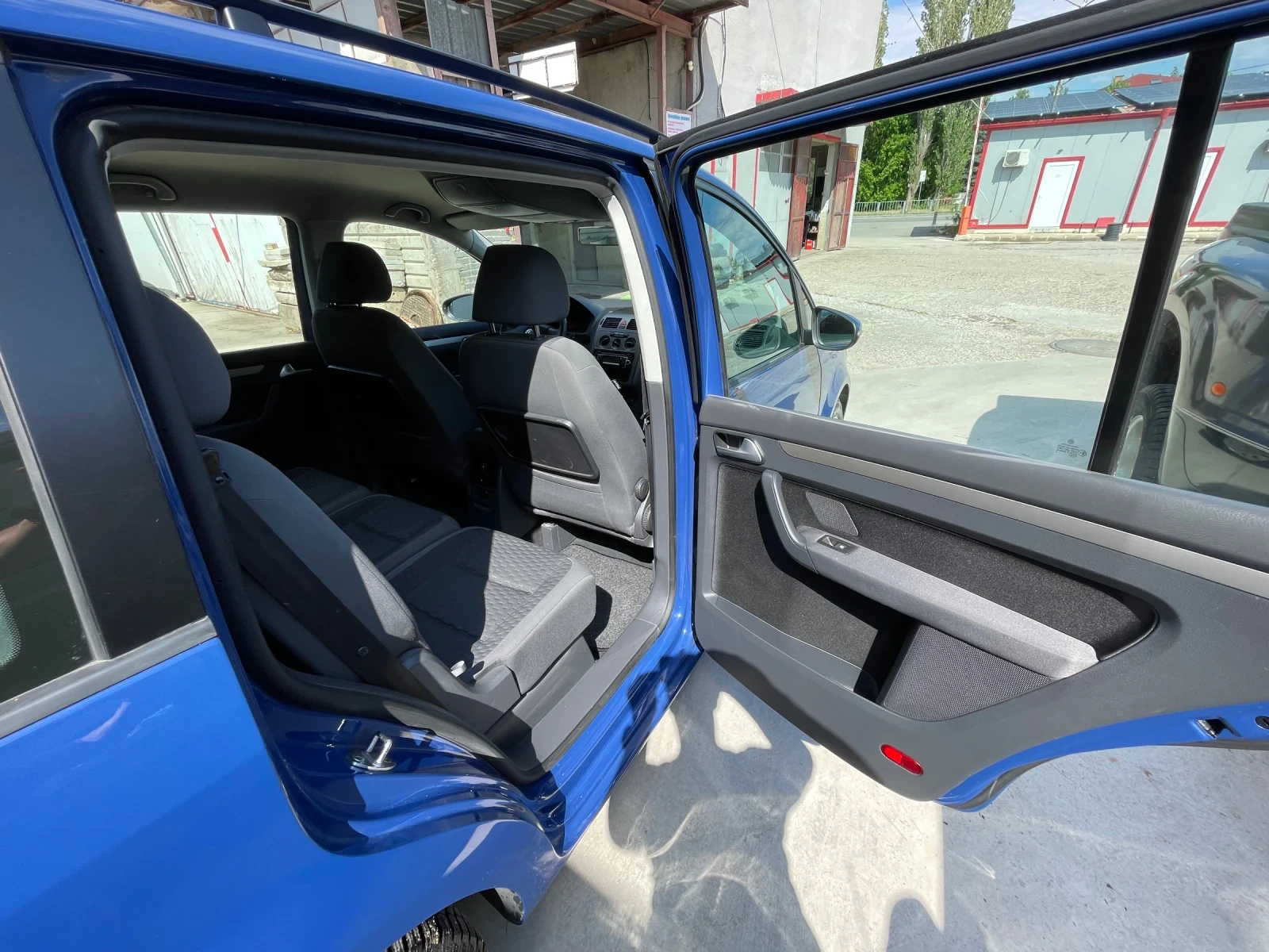 VW Touran 1.4 tsi 140кс, снимка 13 - Автомобили и джипове - 55941953