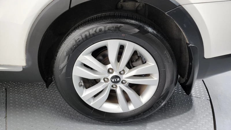 Kia Sorento 2.0 CRDI / АВТОМАТИК / СЕРВИЗНА ИСТОРИЯ !!!, снимка 11 - Автомобили и джипове - 53355666