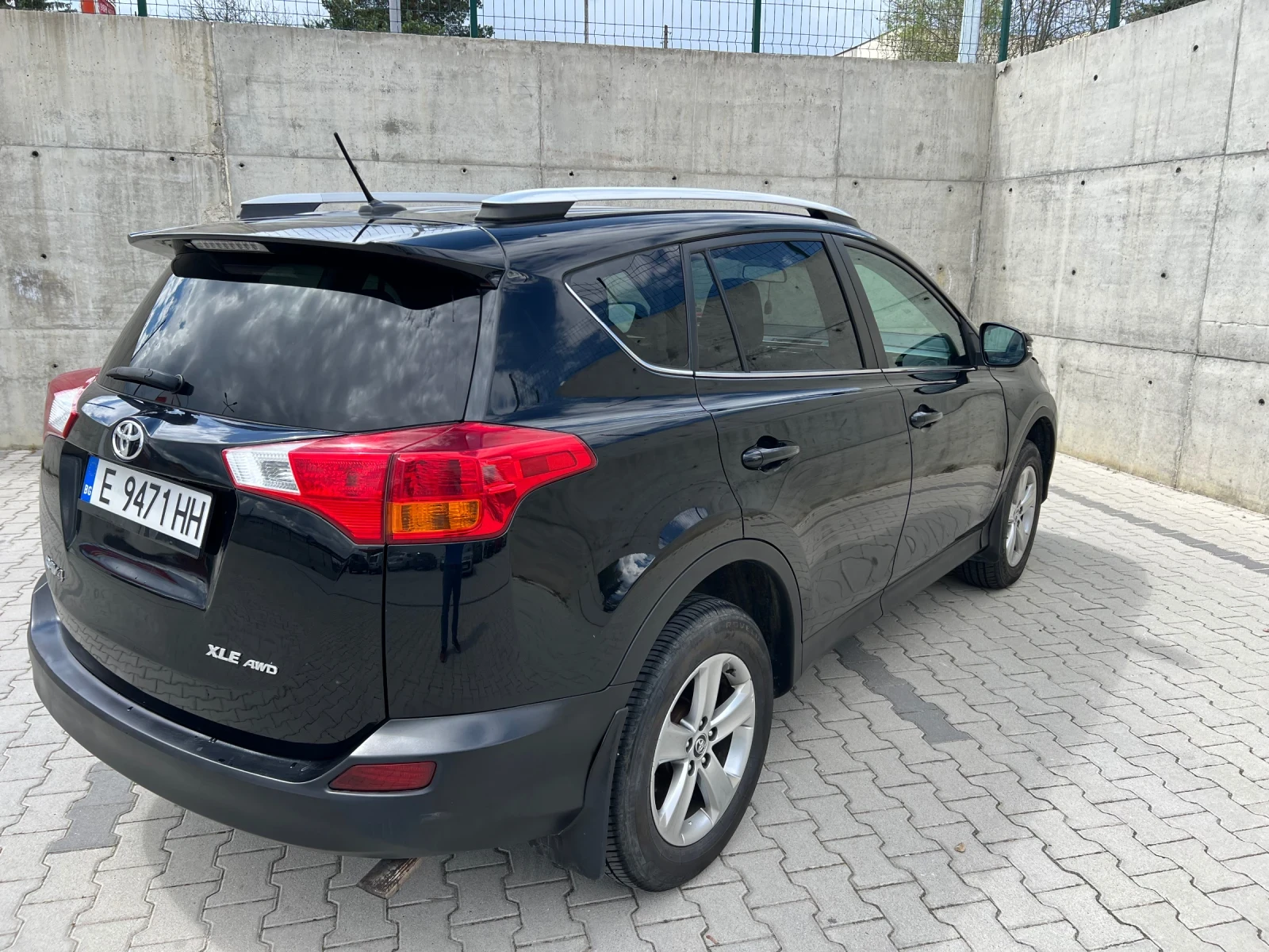 Toyota Rav4 2.5L XLE AWD - изображение 3