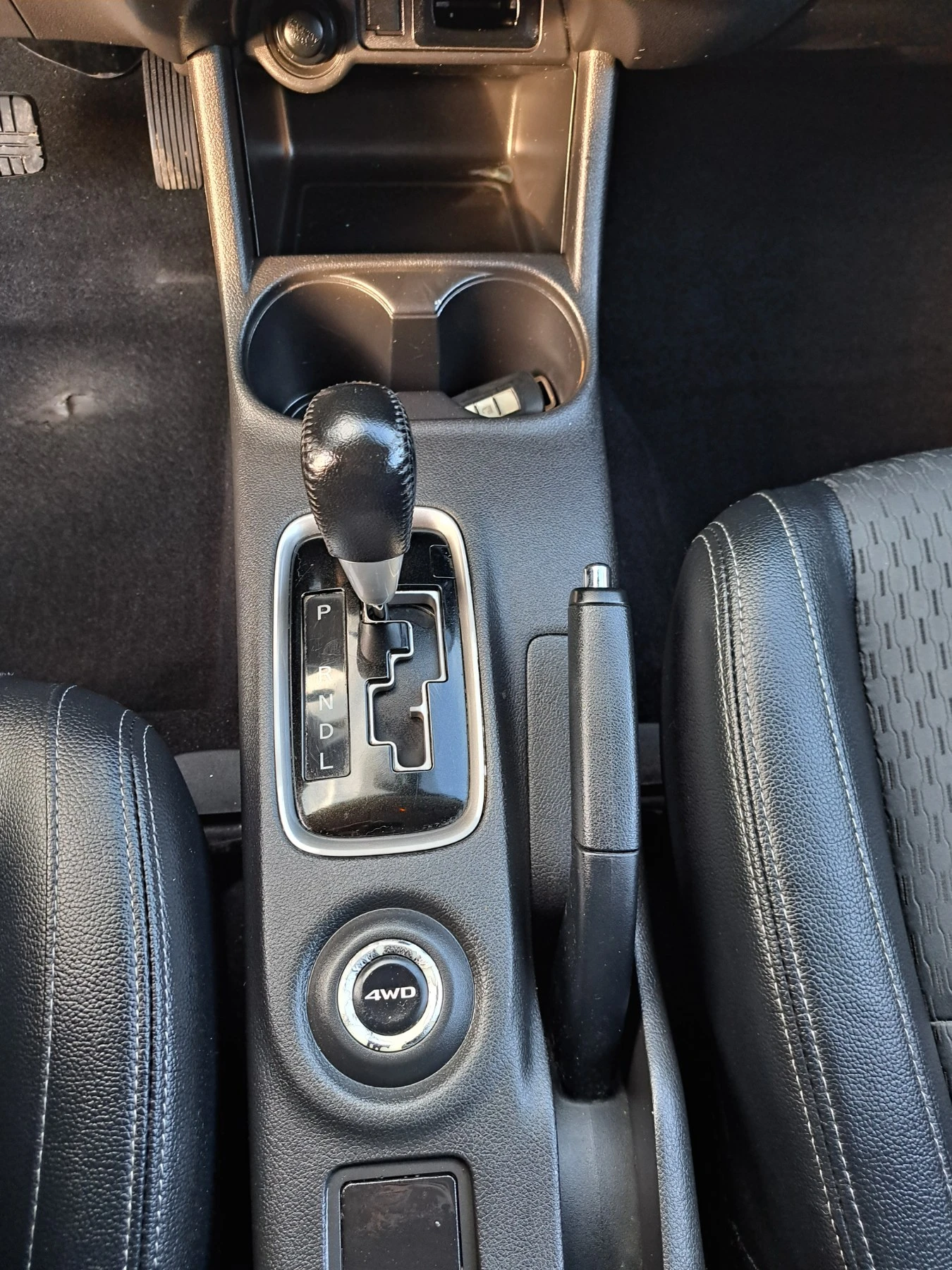 Mitsubishi Outlander 2.2DI-D 4WD, снимка 14 - Автомобили и джипове - 53954104