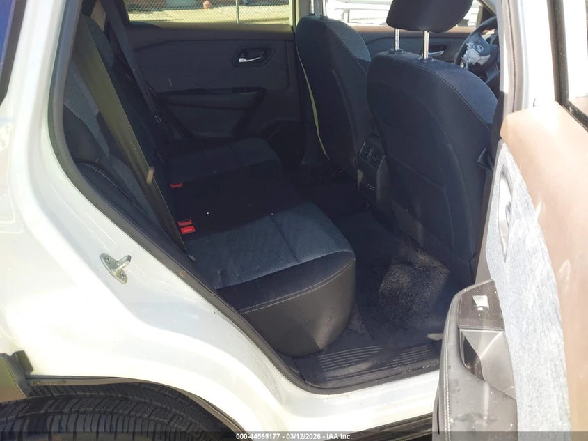 Nissan Rogue 1.5l Sv Fwd, снимка 8 - Автомобили и джипове - 54154061