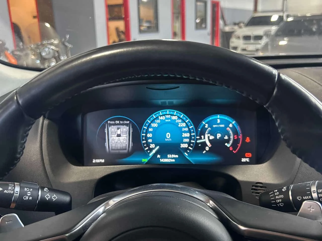 Jaguar F-PACE * R Sport * ПОДГРЕВИ * ПАНО * KEYLESS * CARFAX, снимка 8 - Автомобили и джипове - 54641320