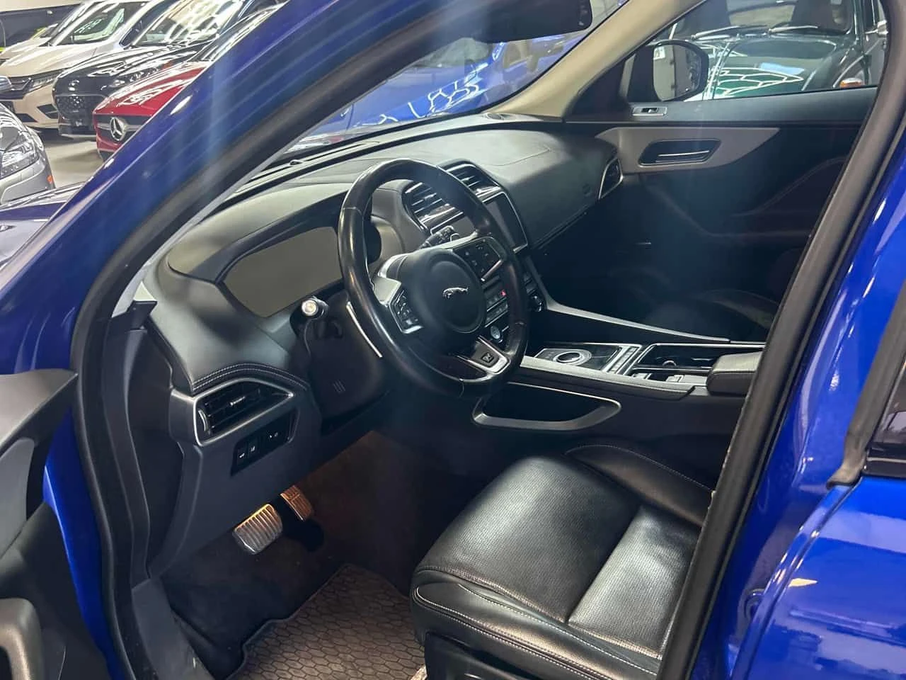 Jaguar F-PACE * R Sport * ПОДГРЕВИ * ПАНО * KEYLESS * CARFAX, снимка 5 - Автомобили и джипове - 54641320
