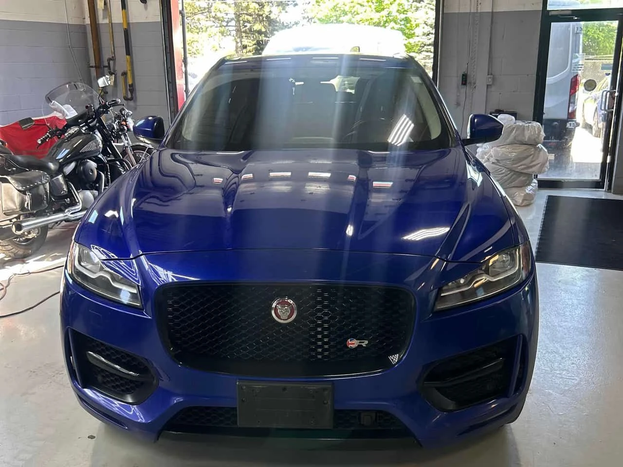 Jaguar F-PACE * R Sport * ПОДГРЕВИ * ПАНО * KEYLESS * CARFAX, снимка 6 - Автомобили и джипове - 54641320
