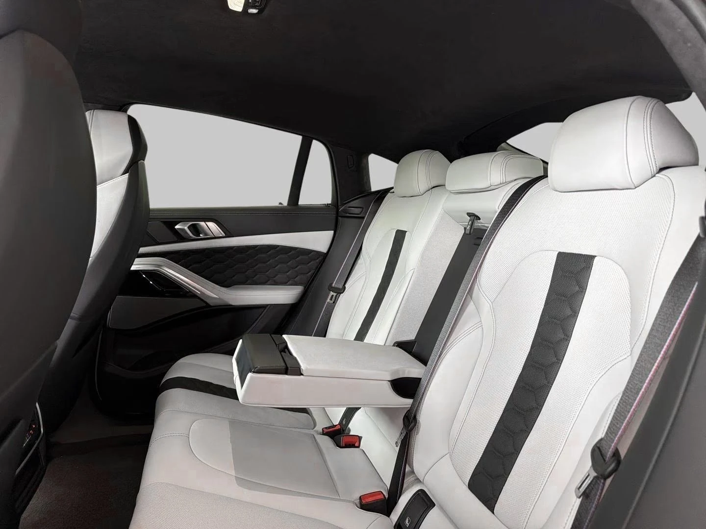 BMW X6 M Competition/INDIVIDUAL/360/HUD/LED/MDrivers Pack, снимка 14 - Автомобили и джипове - 56022407