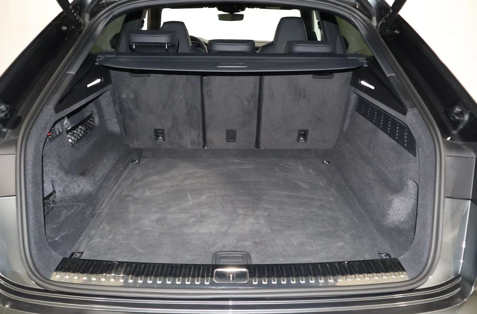 Audi Q8 50 TDI / S-LINE / BLACK LINE / B&O / 360 / MATRIX/, снимка 16 - Автомобили и джипове - 56080760