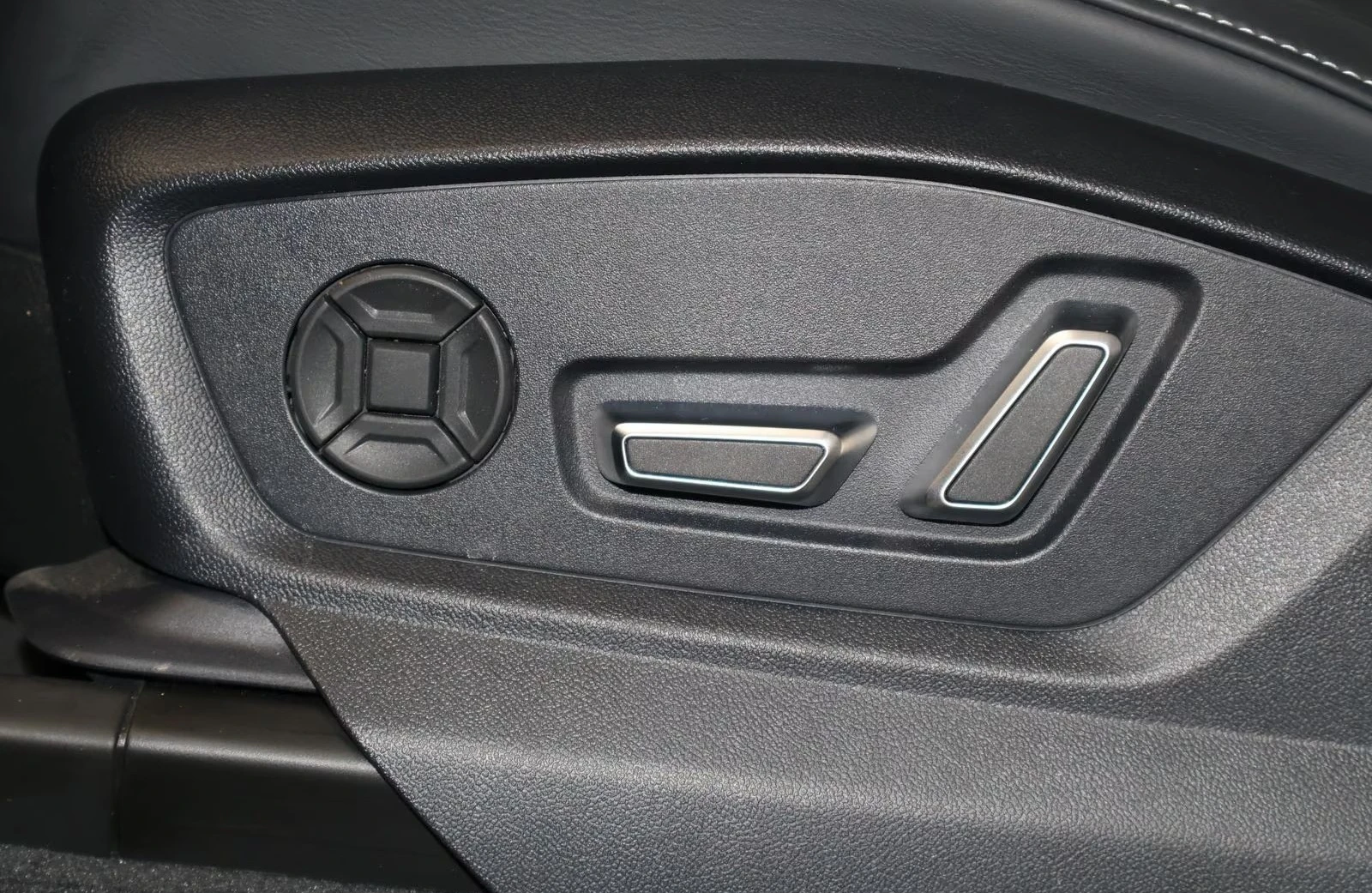 Audi Q8 50 TDI / S-LINE / BLACK LINE / B&O / 360 / MATRIX/, снимка 14 - Автомобили и джипове - 56080760
