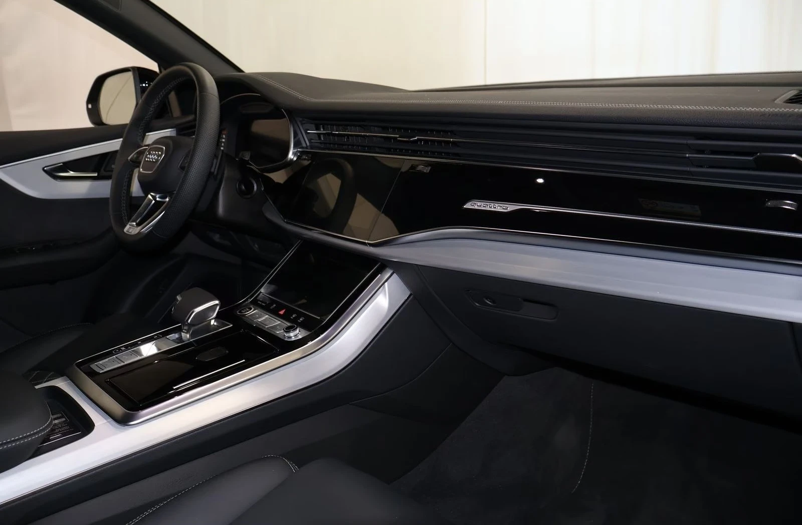 Audi Q8 50 TDI / S-LINE / BLACK LINE / B&O / 360 / MATRIX/, снимка 12 - Автомобили и джипове - 56080760