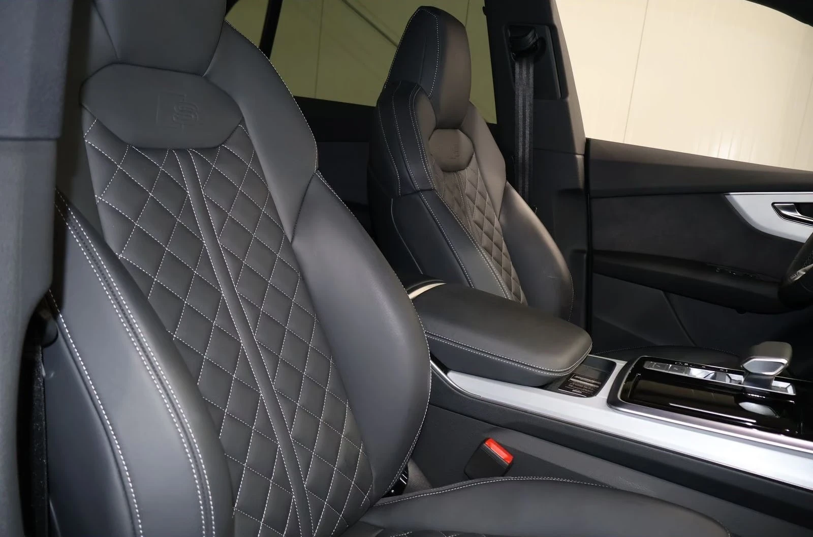 Audi Q8 50 TDI / S-LINE / BLACK LINE / B&O / 360 / MATRIX/, снимка 11 - Автомобили и джипове - 56080760