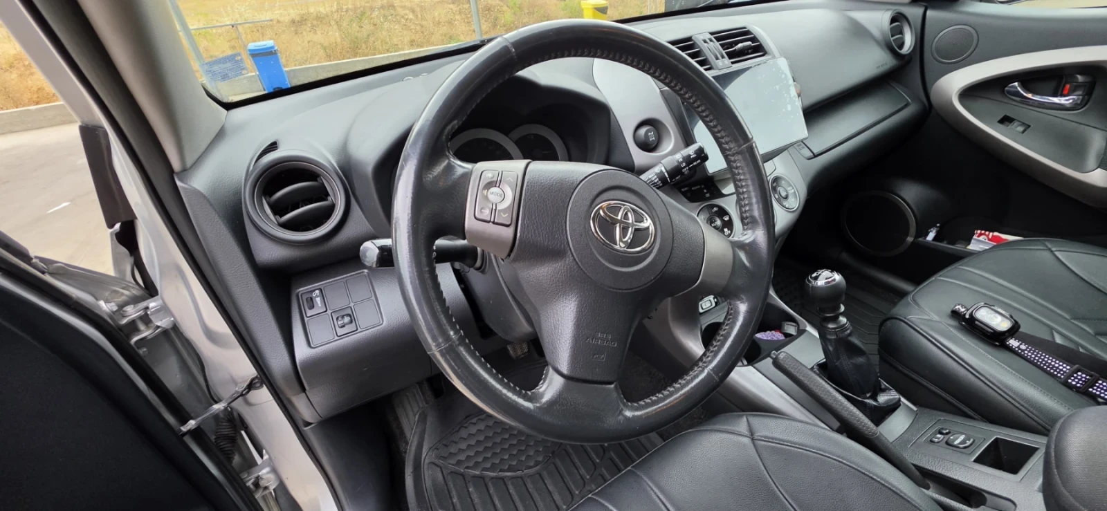 Toyota Rav4 2.2, снимка 10 - Автомобили и джипове - 56547908