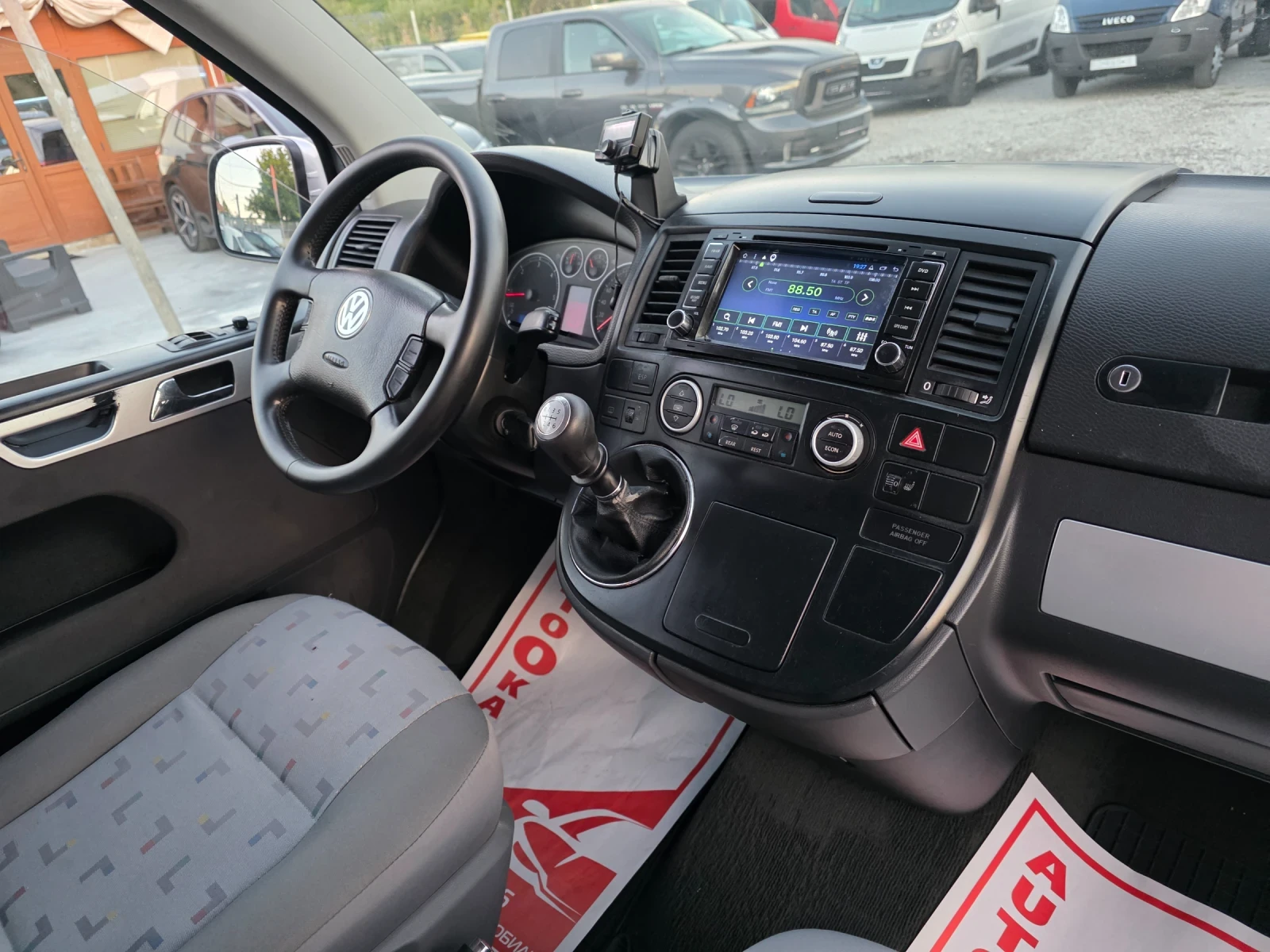 VW Multivan 2.5tdi Sport Edition, снимка 12 - Бусове и автобуси - 55618882