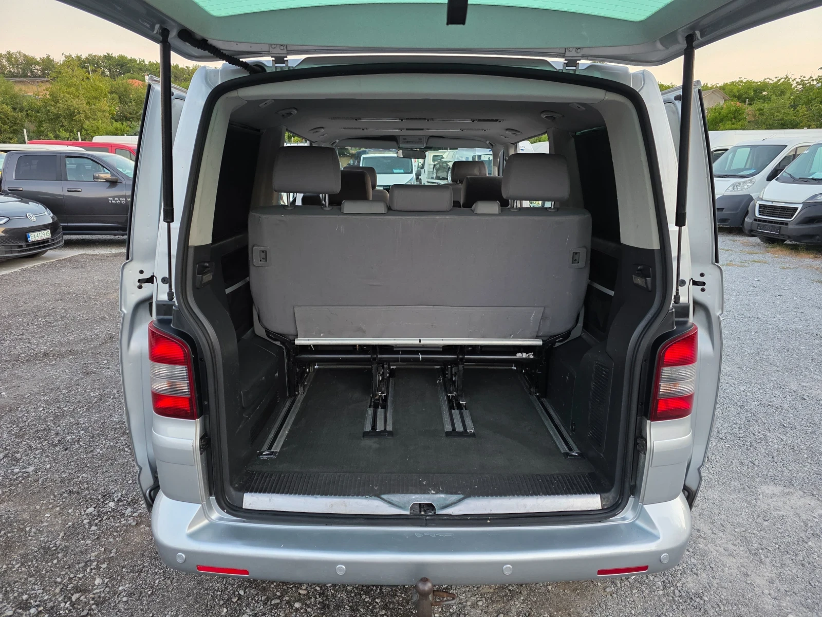 VW Multivan 2.5tdi Sport Edition, снимка 15 - Бусове и автобуси - 55618882