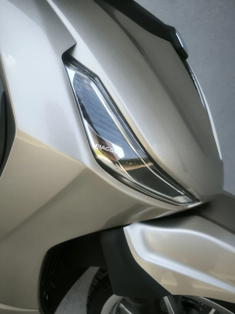 Piaggio Beverly 300 HPE, ABS/ASR, на 4415 км., снимка 4 - Мотоциклети и мототехника - 50623962