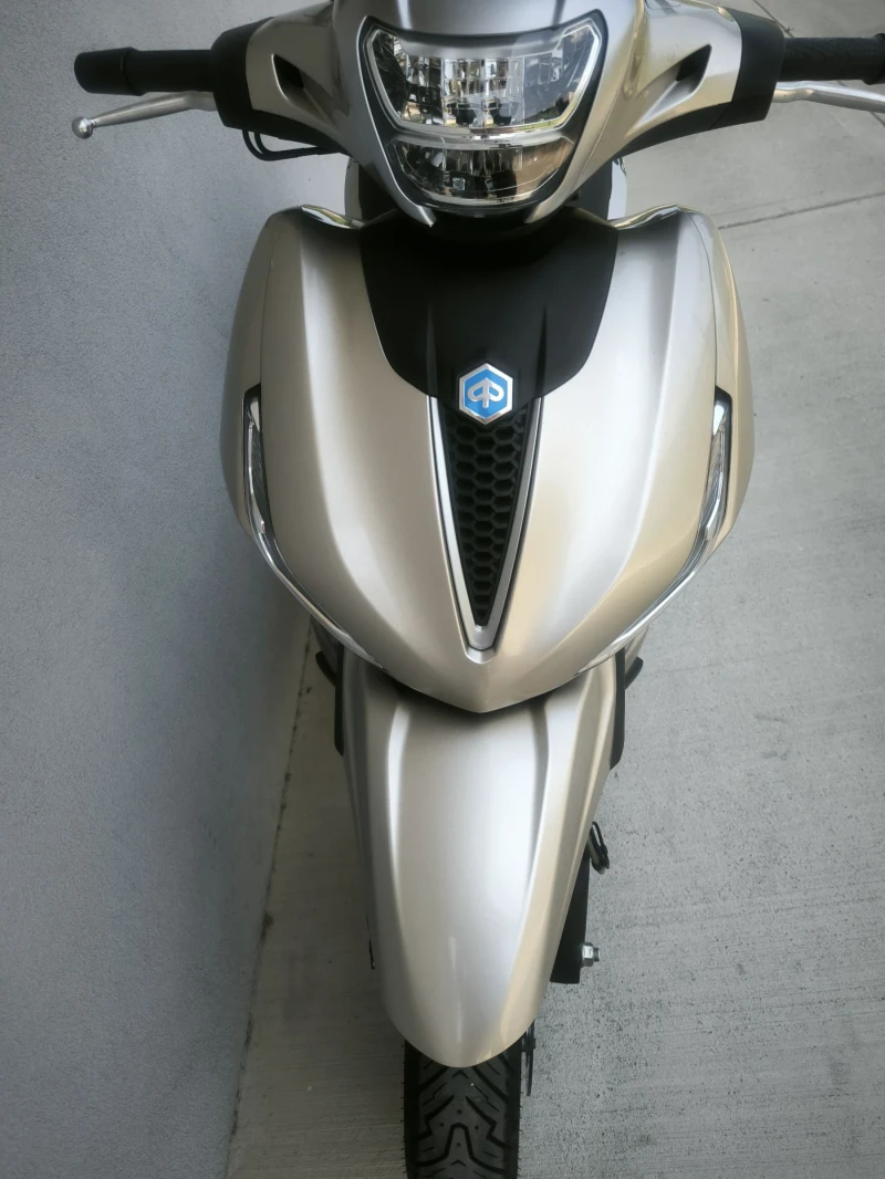 Piaggio Beverly 300 HPE, ABS/ASR, на 4415 км., снимка 6 - Мотоциклети и мототехника - 50623962